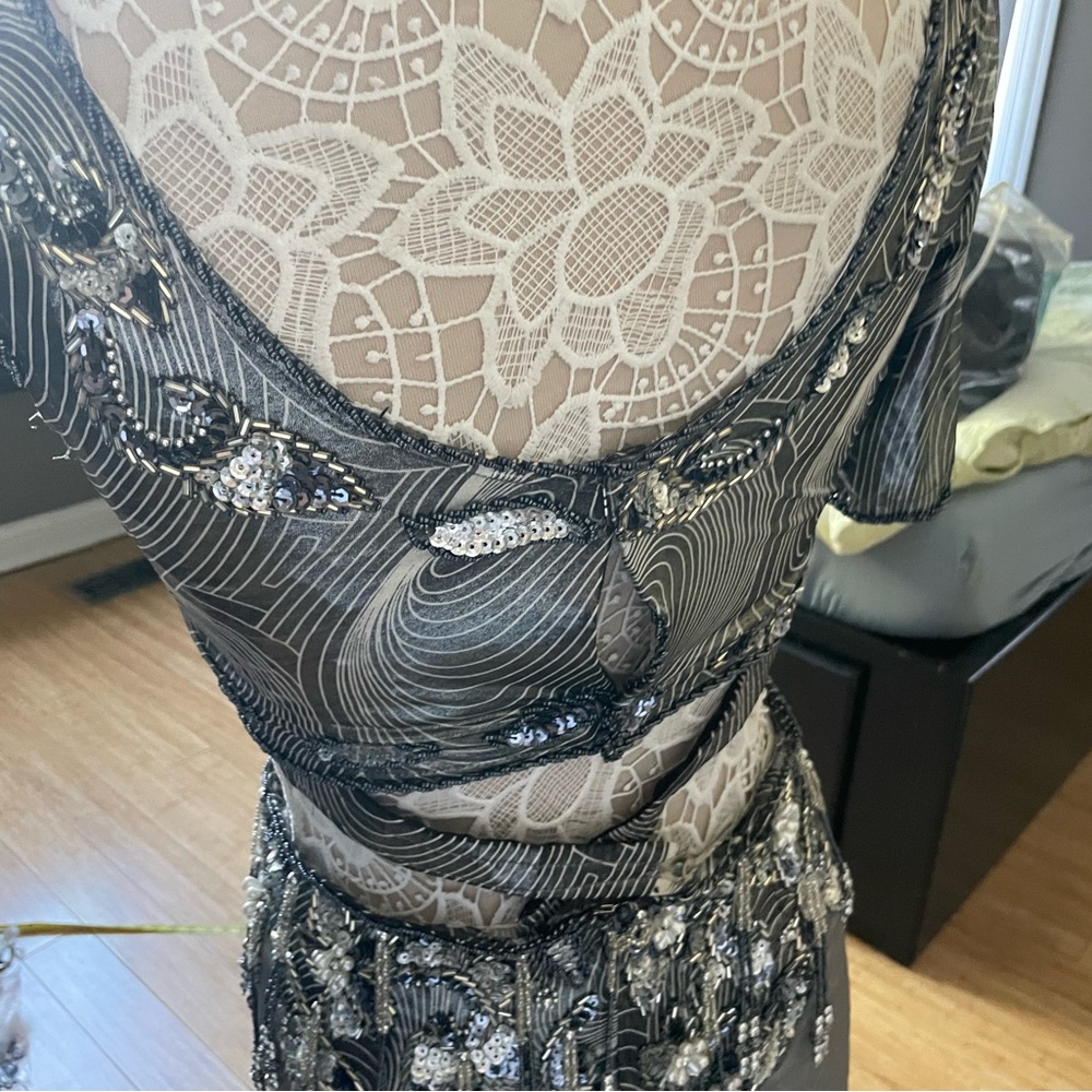 Silver metallic belly dance costume with asymmetrical sleeve - Picture 8 of 16